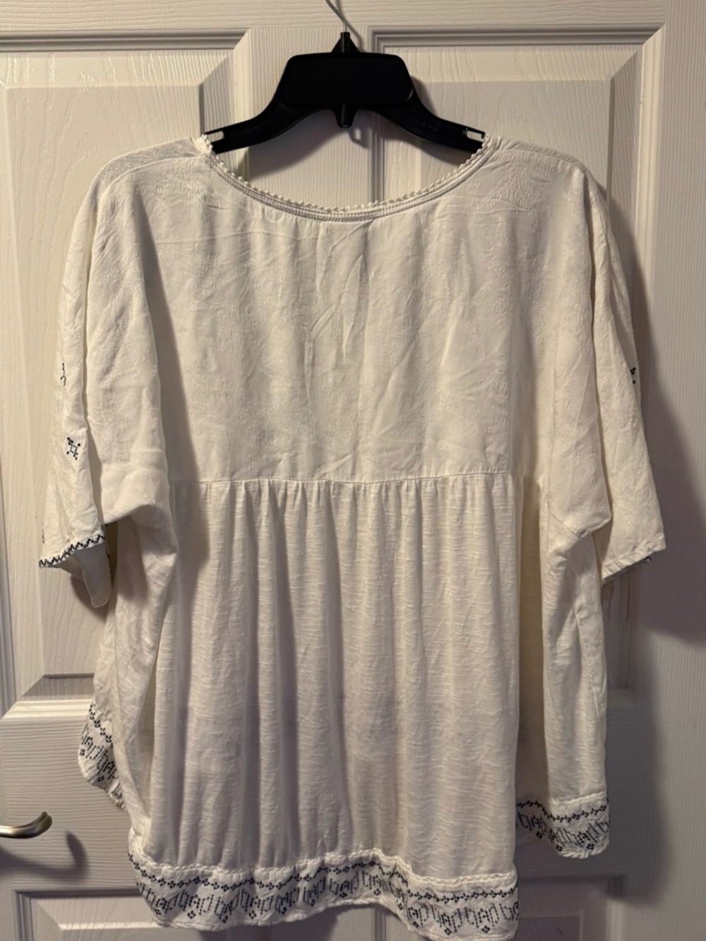 Knox Rose Embroidered Peasant Tunic Top - Picture 2 of 9